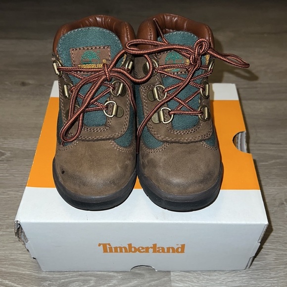 Timberland 6 inch Field Boots Toddler Size 9 Unisex - Picture 2 of 8